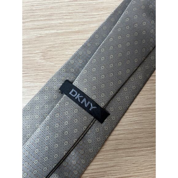 DKNY Brown Geometric Design 100% Silk Designer Tie - Picture 5 of 6